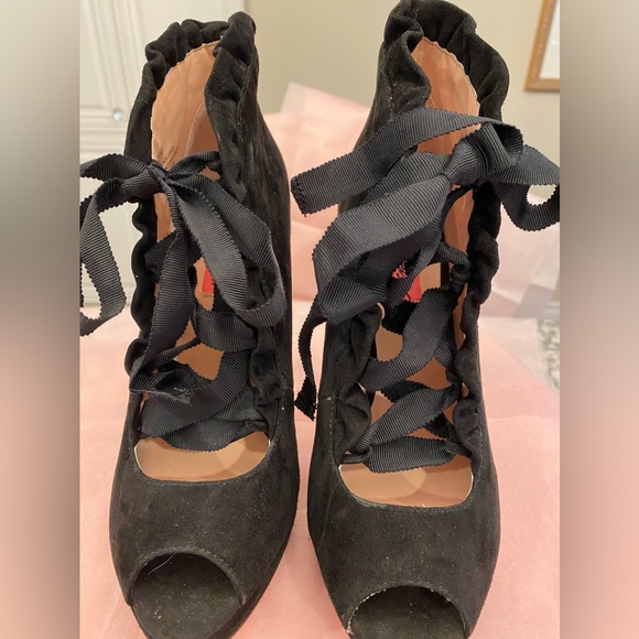 NWOBox Betsey Johnson Size 8 Black Suede Platform Heels Shoes - Picture 5 of 11